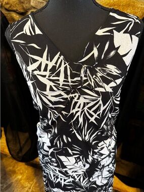 Black & White Floral V-Neck Shirt and Skirt